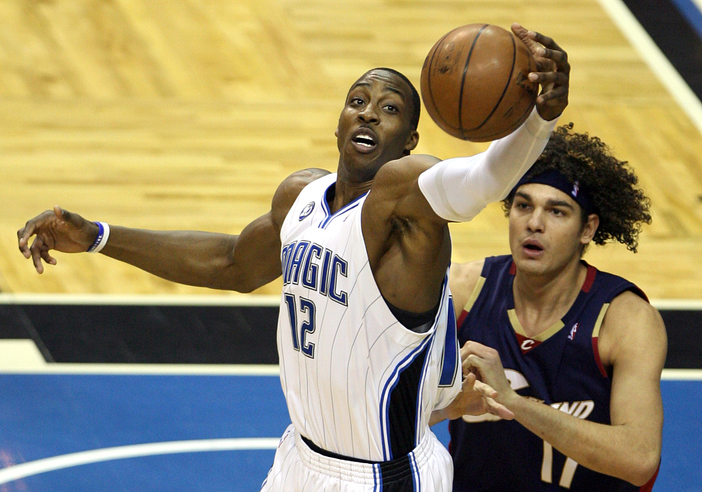 在NBA全明星周末前拿到至少140前场板+140帽！00年至今仅有11人次