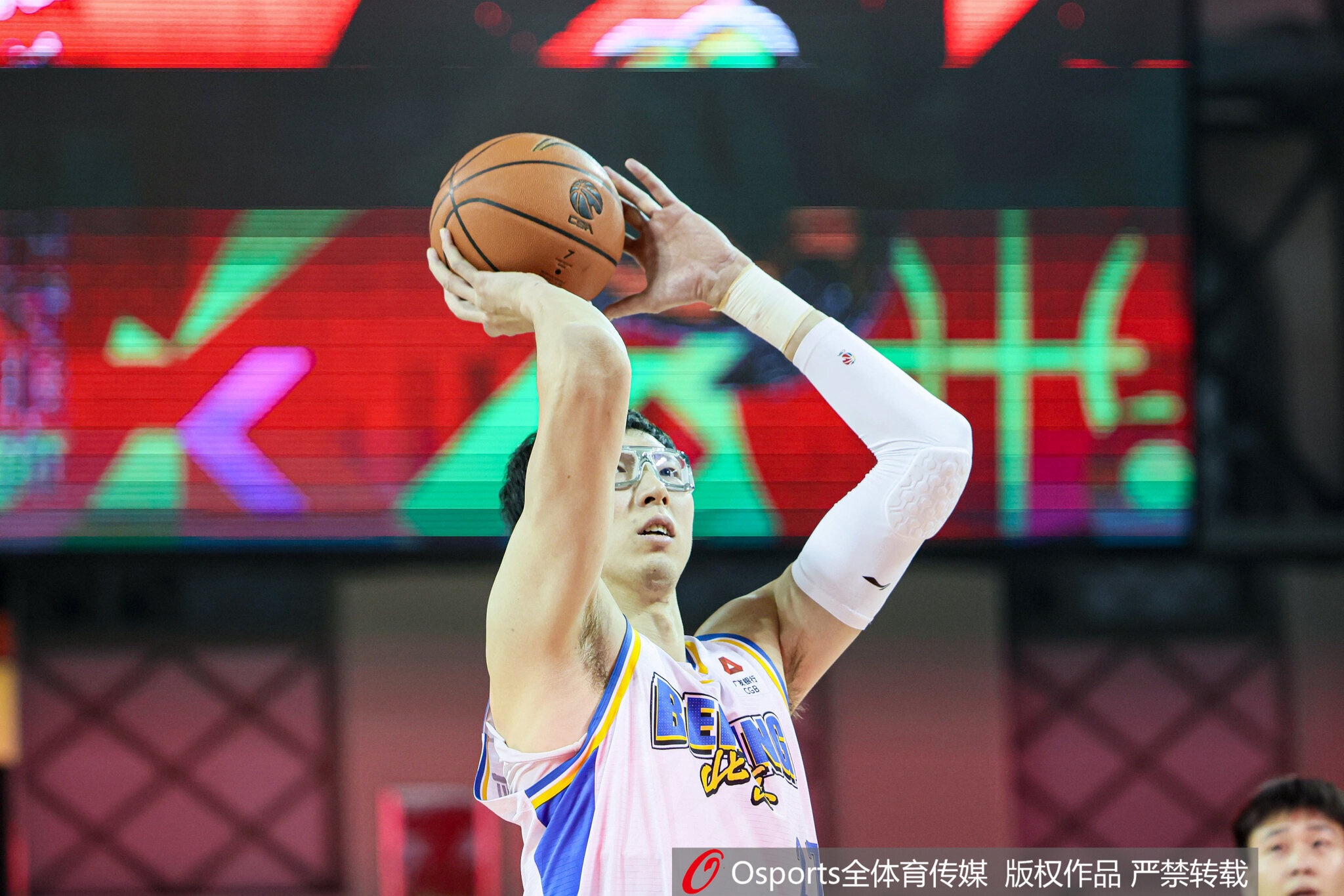 今天陈盈骏&amp;方硕&amp;周琦全被罚下 张鹏珲有高度能持球有三分真能用